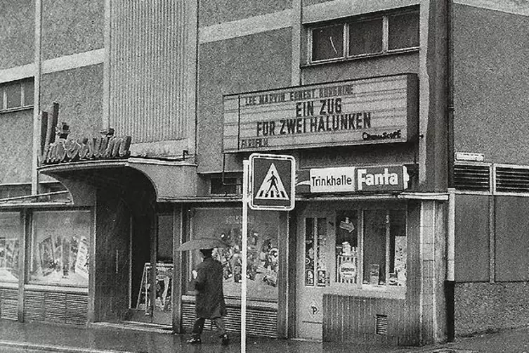 Das ehemalige &bdquo;Universum&ldquo;-Kino an der Ecke Winzler-/Kronprinzenstra&szlig;e: Das Lichtspielhaus wurde aus wirtschaftlichen Gr&uuml;nden End