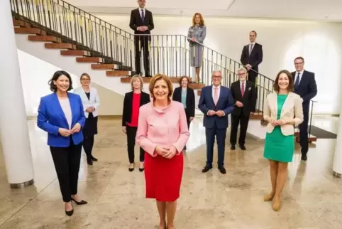 Ministerpräsidentin Malu Dreyer im Kreise ihrer neuen Regierung. 