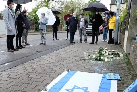 Rund 25 Teilnehmer kamen zur Mahnwache.