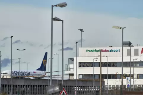Das Passagiergeschäft brach pandemiebedingt auch am Hahn und bei der Billigfluglinie Ryanair ein.