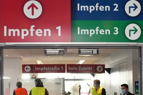 Derzeit nur zur Hälfte ausgelastet: das Neustadter Impfzentrum im Telekom-Hochhaus.