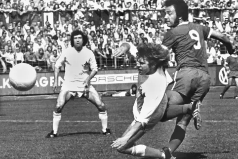 Erwin Kostedde 1973 im Trikot der Offenbacher Kickers.