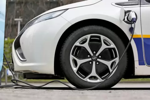 Für die E-Mobilität sind Batterien unverzichtbar.