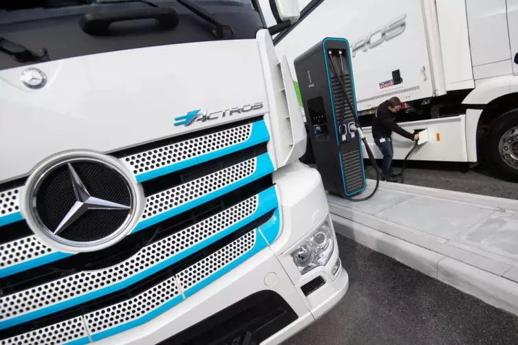 Daimler will den elektrisch angetriebenen eActros im zweiten Halbjahr 2021 auf den Markt bringen.