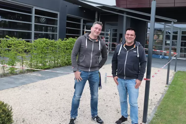 Die Geschäftsführer der Filmwelt Grünstadt, Alexander Cyron (links) und Oliver Lebert, nutzen den zweiten Shutdown für Investiti