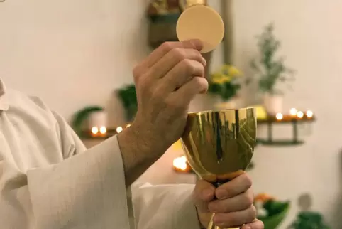 Die katholische Kirchenlehre schließt Christen anderer Konfessionen von der Eucharistie aus. Die Praxis sieht zuweilen anders au
