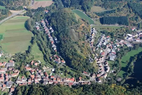 Das Luftbild ist noch vor Baubeginn der Ortsumgehung Imsweiler entstanden. Diese zweigt zwischen Rockenhausen und Imsweiler von Das Luftbild ist noch vor Baubeginn der Ortsumgehung Imsweiler entstanden. Diese zweigt zwischen Rockenhausen und Imsweiler von