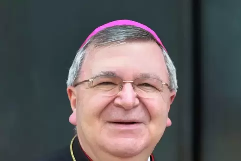Weihbischof Otto Georgens will mit dem digitalen Pastoralbesuch Verbundenheit mit der Basis zeigen. Zu dem Inhalt des Besuchs be