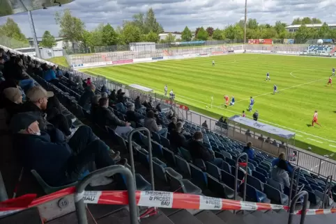100 Zuschauer durften beim FKP-Heimspiel gegen Mainz 05 II ins 10.000 Menschen fassende Framas-Stadion – ein erster Schritt zurü