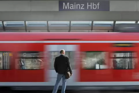 Der Halt am Mainzer Hauptbahnhof entfällt aufgrund einer Störung. 