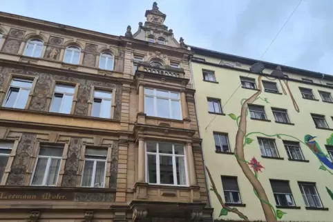 Ein typisches Bild in den Quadraten: historische Fassaden neben Nachkriegsbau. Mal gelingt (wie hier in L10) der Übergang gut, m