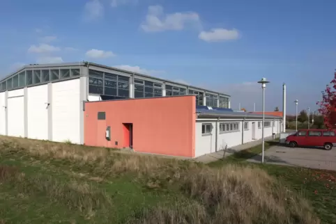 Von der Sporthalle in Richtung Wasserwerk führt der Wirtschaftsweg.