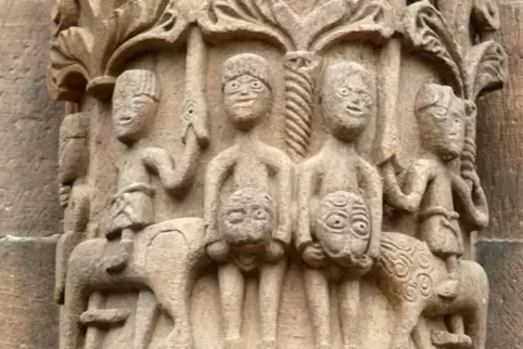 Relief „Das Reich des Friedens“ an der Dom-Apsis. Drinnen in der Apsis wurden Bachs Kantate „Der Friede sei mit dir“ und Bach-Ch