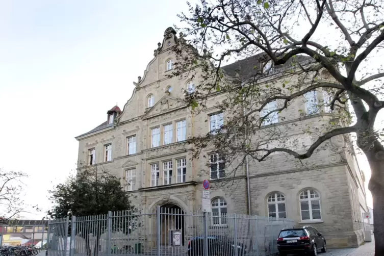 Schule mit Tradition: Gymnasium am Kaiserdom.