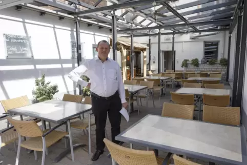 Ein Rollladensystem und eine Belüftungsanlage: Damit die Außenterrasse bei wechselndem Wetter besser nutzbar ist, wurde beim Pfä