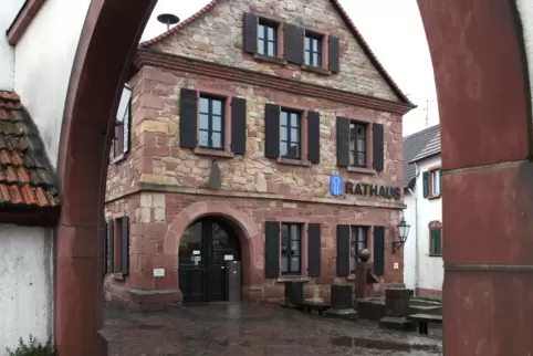 Rathaus Göcklingen. 