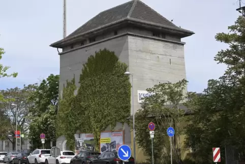 Der Bau am Oggersheimer Bahnhof ist nicht der erste Ludwigshafener Bunker unterm Hammer.