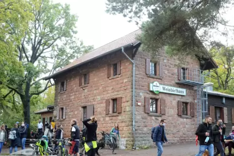 Ein Bild aus vergangenen Tagen: Viele Hütten im Pfälzerwald wie das Weinbiethaus in Neustadt haben derzeit geschlossen, weil die