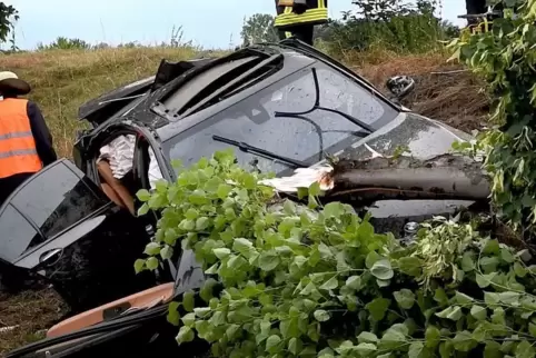 Schon vor seinem Unfall mit zwei Toten soll ein 21-Jähriger mit dem Luxusklassen-BMW illegale Rennen gefahren sein. 