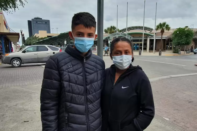 Carmen kam mit ihrem Sohn Javier in die USA, ihr j&uuml;ngeres Kinder musste sie zur&uuml;cklassen.