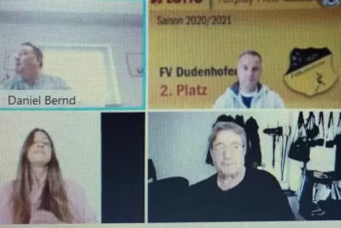 Preisverleihung: 650 Euro für den FV Dudenhofen. 