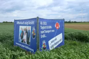 Von einem Acker bei Offenbach aus will eine Firma nach Öl bohren. 