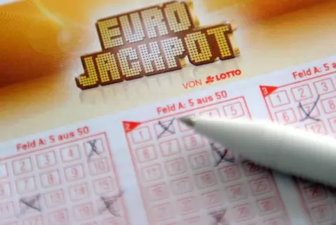 Ein noch unbekannter Tipper aus der rheinland-pfälzischen Eifel ist in der Lotterie Eurojackpot mit einem Einsatz von 16,75 Euro