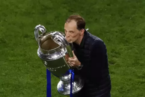 Ein Küsschen für den Henkelpott: Thomas Tuchel ist Champions-League-Sieger.
