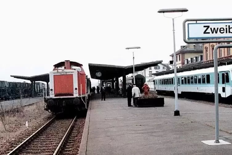 Im Zweibrücker Bahnhof ist bald wieder was los – so wie auf diesem Bild aus dem Jahr 1995.