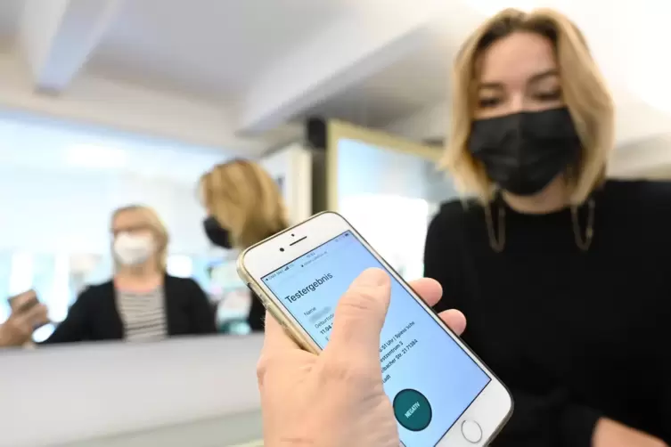 Gibt’s jetzt auch in Speyer aufs Smartphone: Corona-Schnelltestergebnis zur Vorlage bei Frisör oder in der Gastronomie. 