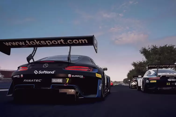 Im Simulatorrennen steuerte Marvin Dienst den virtuellen Toksport-Mercedes auf einen Podestplatz. 