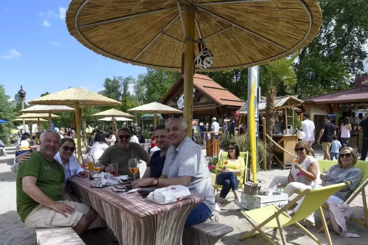 Diese Besucher aus Rheinhessen sch&auml;tzen es ebenfalls, dass im pf&auml;lzischen Bobenheim-Roxheim gastronomisch schon wieder was geht.