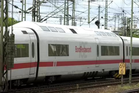 Markenzeichen des ICE 1 ist der Buckelspeisewagen. Er bleibt auch in der verkürzten Version erhalten. 