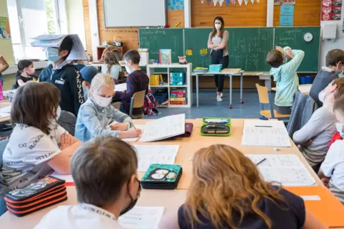 Im Saarland startet der Präsenzunterricht bereits ab diesem Montag, hier eine Grundschule in Saarbrücken.