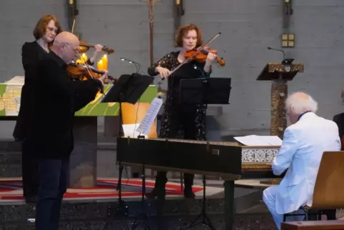 Gerne auch rein instrumental: die musikalische Maiandacht in der Kirche St. Otto. Hier mit Leo Kraemer am Tasteninstrument. 