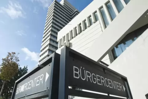 Weil die Stadt Kaiserslautern ihren Haushalt nicht ausgleichen kann, macht die Aufsichtsbehörde Druck. Am Montag musste deshalb 