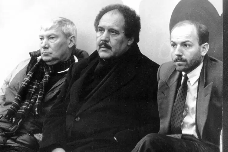 Manfred Ommer (rechts) neben dem langjährigen FCH-Boss Udo Geitlinger (Mitte) und Trainer Udo Klug in der Bundesligasaison 1986/