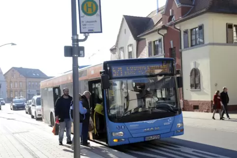 Die Buslinie 571, die hier in Mutterstadt hält, wird mit der neuen Linie 587 ergänzt. 