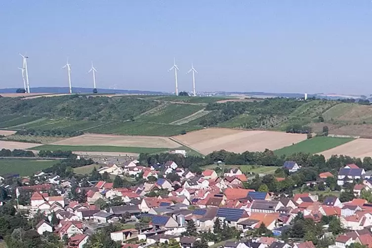 Mit bestem Blick auf Albisheim und ins Zellertal: Am Wartturm soll ein Panoramarundweg entstehen. 