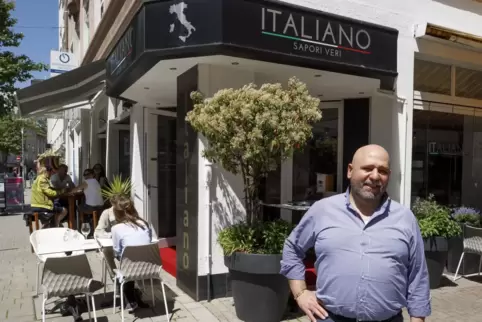 Nino Lacagnina, Inhaber des Restaurants Italiano, freut sich über glückliche Gäste. 