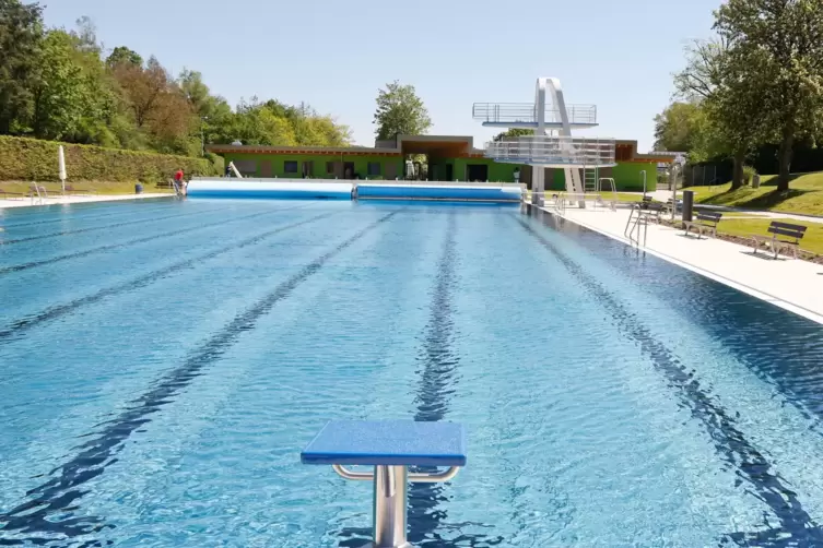 Winnweiler kann sich mit einem 50-Meter-Schwimmerbecken schm&uuml;cken. 