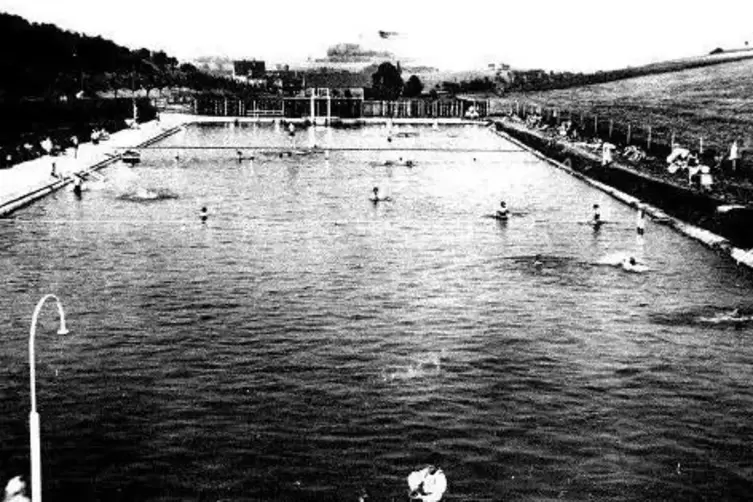 Und so sah das alte Schwimmbad Ende der 1930er Jahre aus.