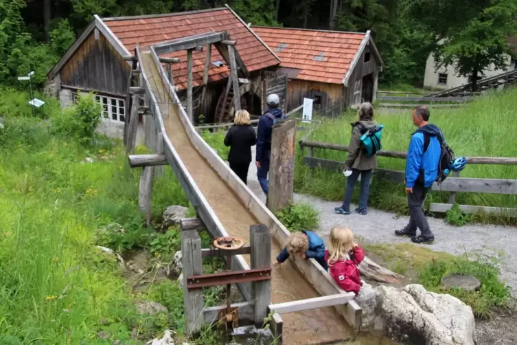 Im Freilichtmuseum Glentleiten bei Murnau: oberschlächtige Mühle. 