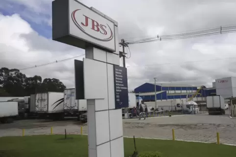 Die brasilianische JBS gilt als größter Fleischkonzern der Welt. JBS zählt mehr als 250.000 Beschäftigte in 190 Ländern .