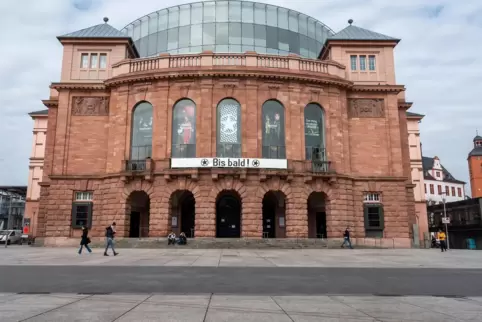 Das Staatstheater Mainz während des ersten Lockdowns im März 2020. 