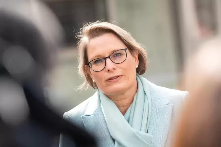 Bildungsministerin Stefanie Hubi (SPD) 