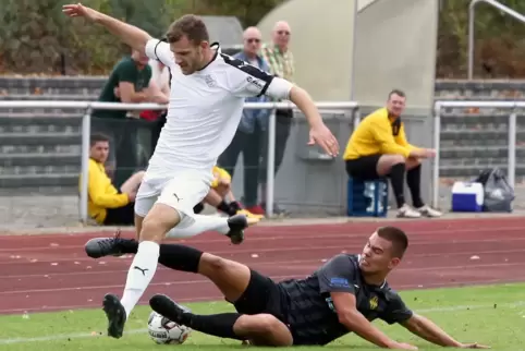 Simon Schneider (weißes Trikot) ist eines von vielen Eigengewächsen im Kader der FG 08 Mutterstadt.