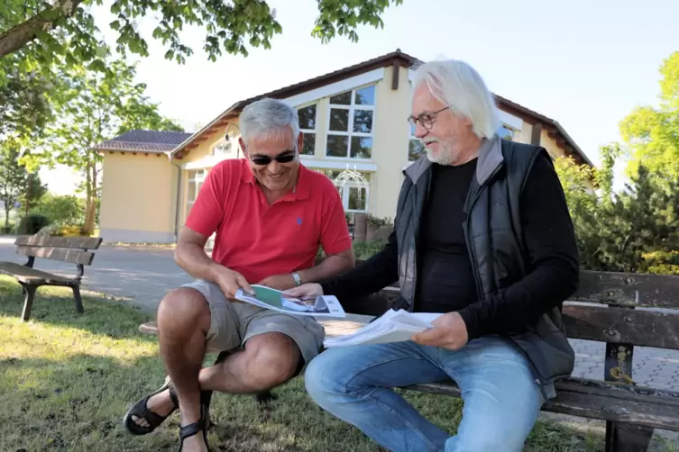 Sie lenken die Geschicke in Biedesheim gemeinsam: Der Erste Beigeordnete Armin Wendel (links) und Ortsbürgermeister Holger Prade