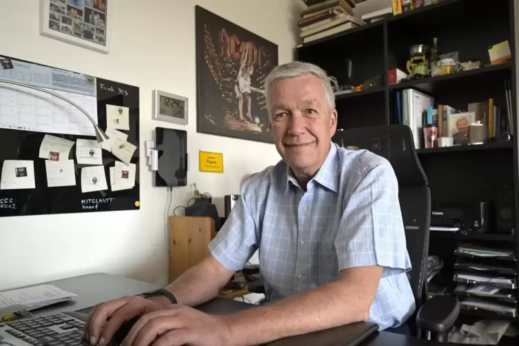Sein gro&szlig;es Hobby ist der Computer, sein Wissen gibt Frank Wiening an Senioren weiter. 