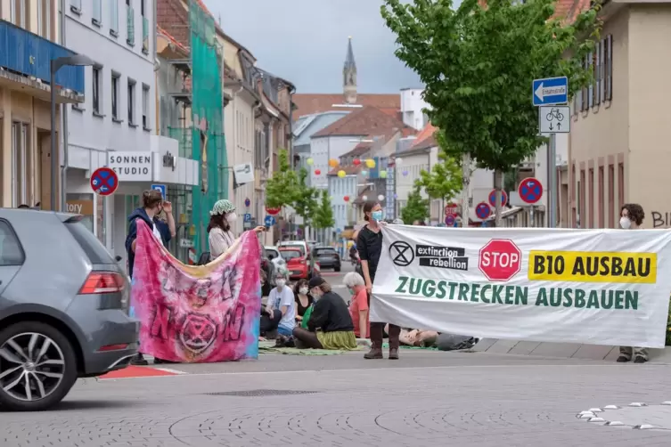 Die Umweltaktivisten auf der Königstraße.